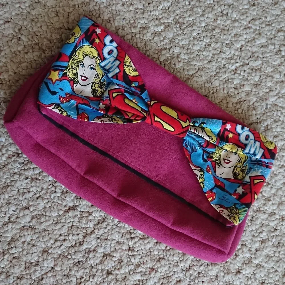 Superwoman bow clutch in Magenta